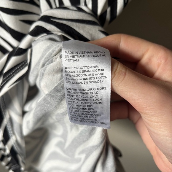 White House Black Market Zebra Print Top - Picture 4 of 8